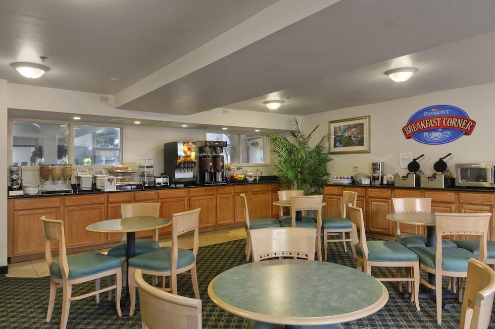 Baymont Inn & Suites By Wyndham Bellingham Exterior photo