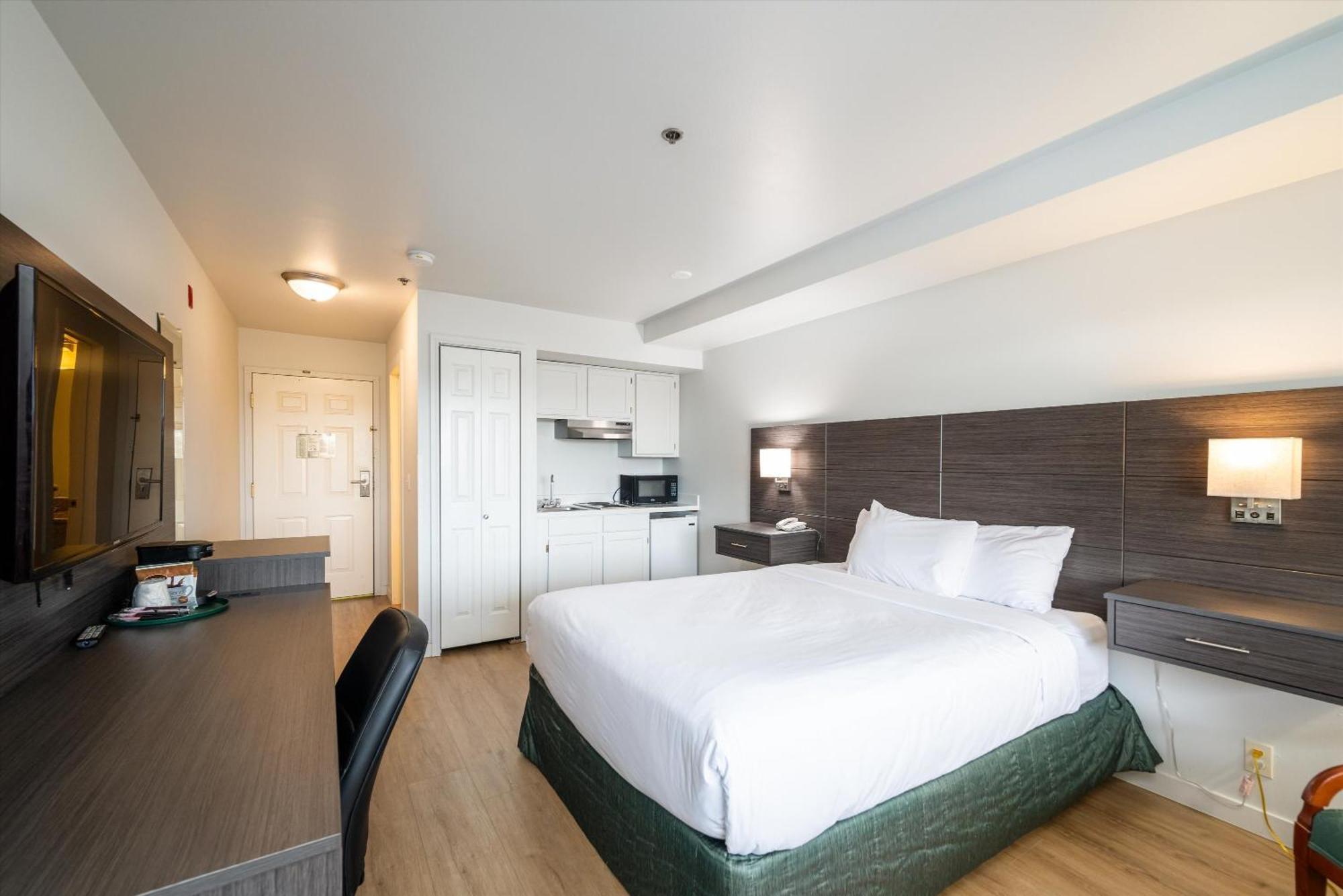 Baymont Inn & Suites By Wyndham Bellingham Exterior photo