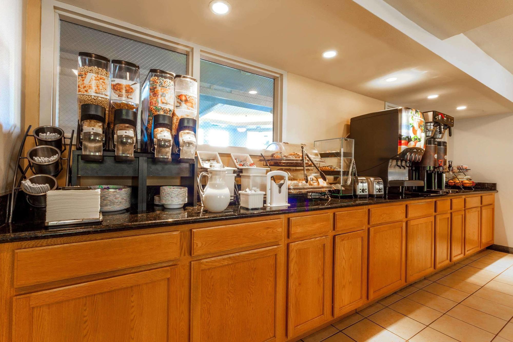 Baymont Inn & Suites By Wyndham Bellingham Exterior photo